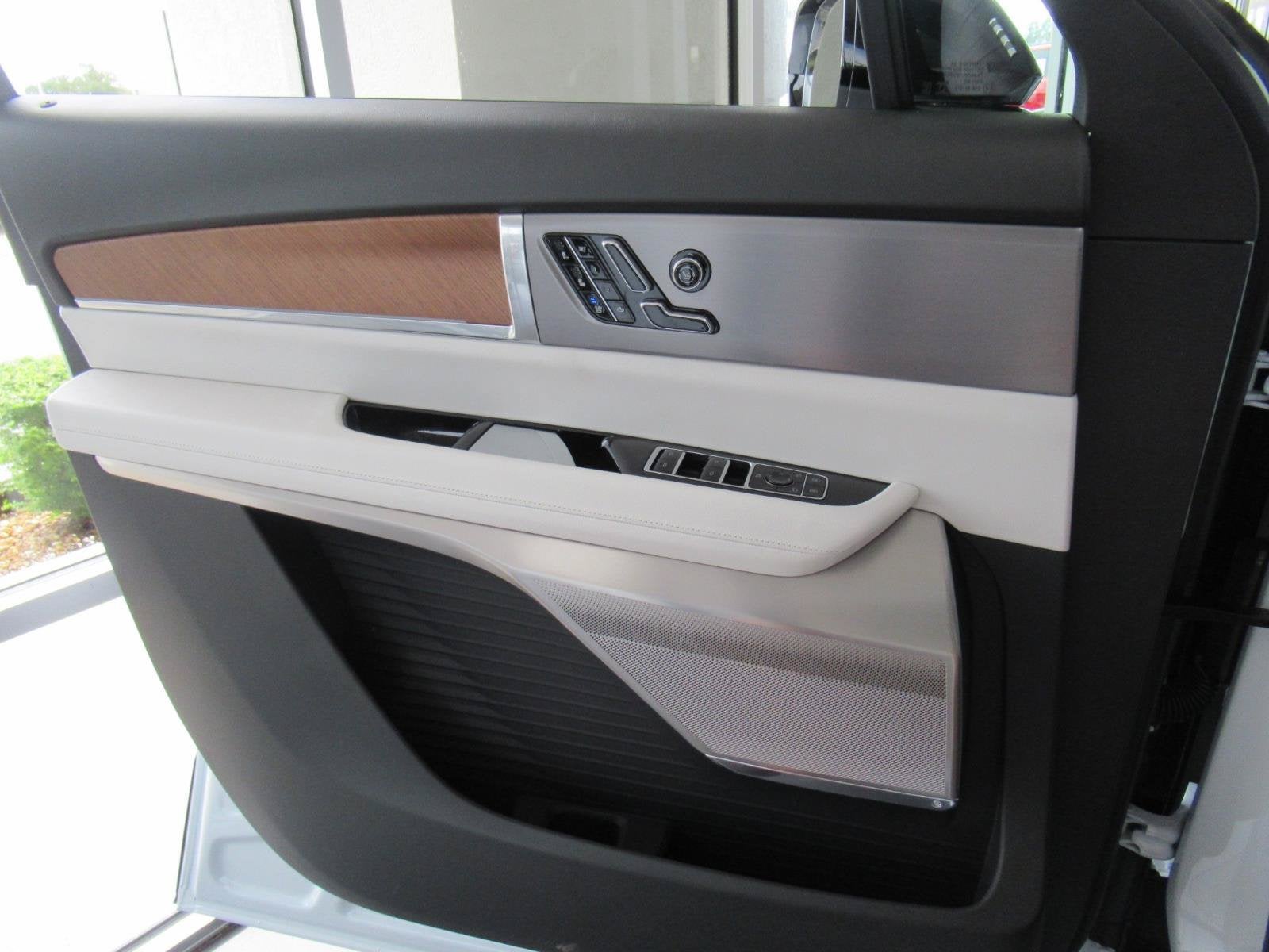 2027 Cadillac VISTIQ Sport