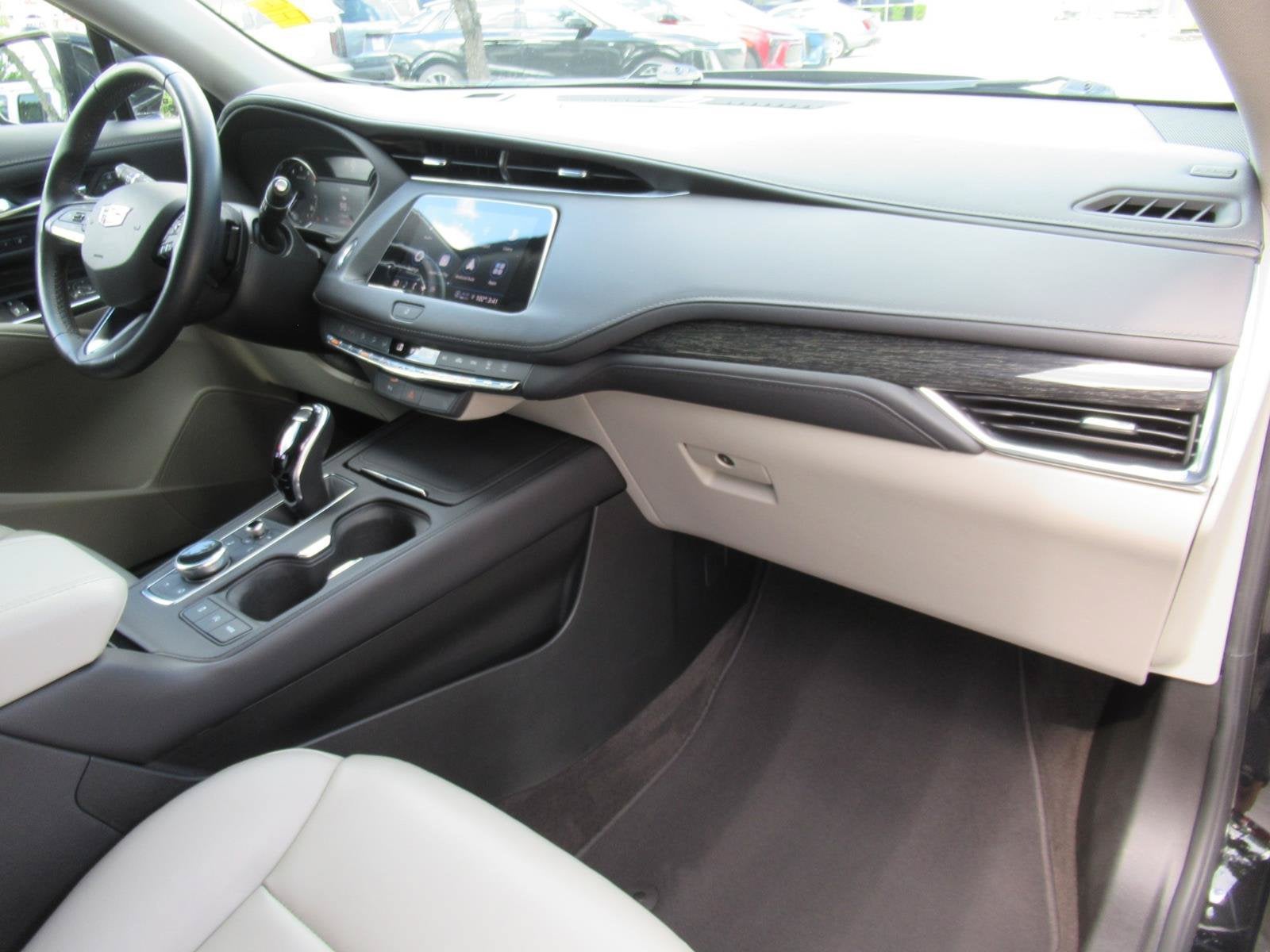 2022 Cadillac XT4 AWD Premium Luxury