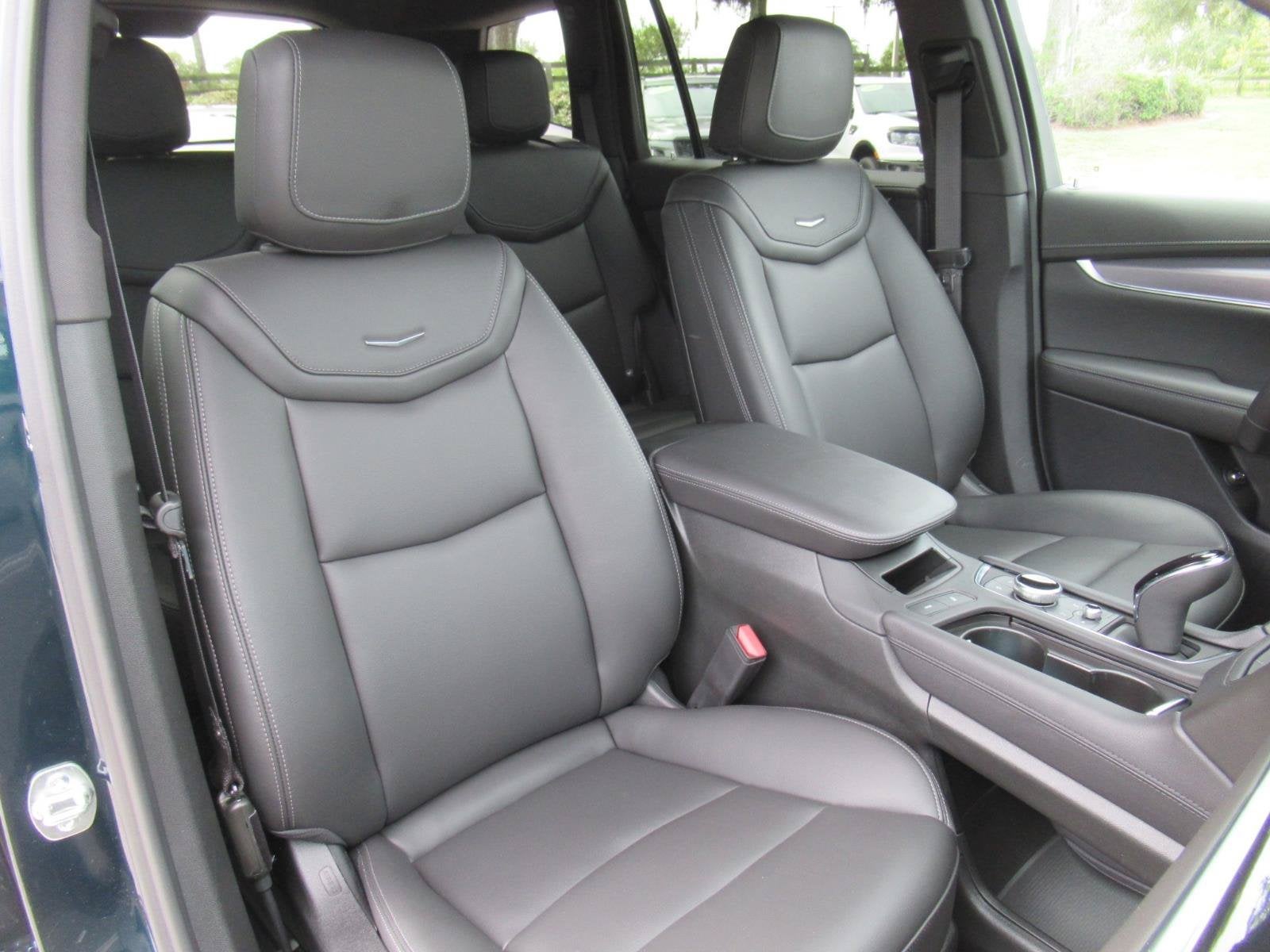 2025 Cadillac XT6 Luxury