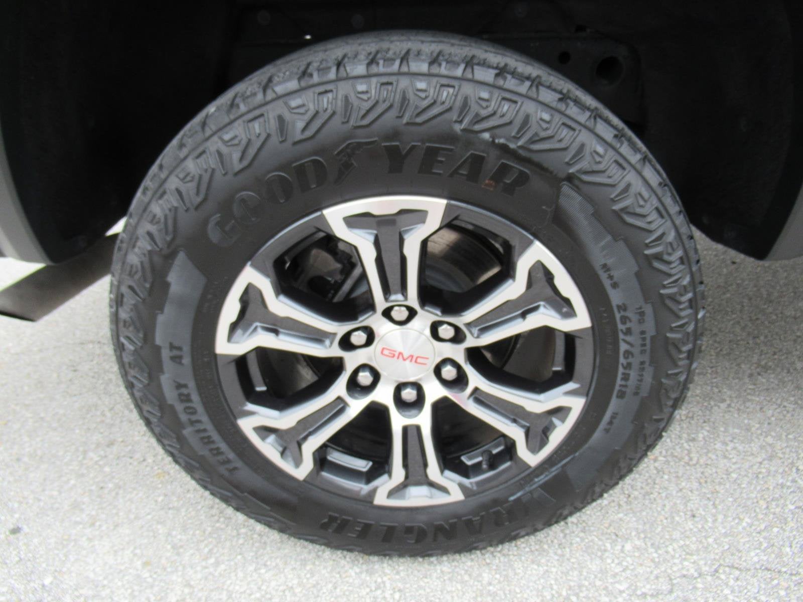 2023 GMC Canyon 4WD AT4
