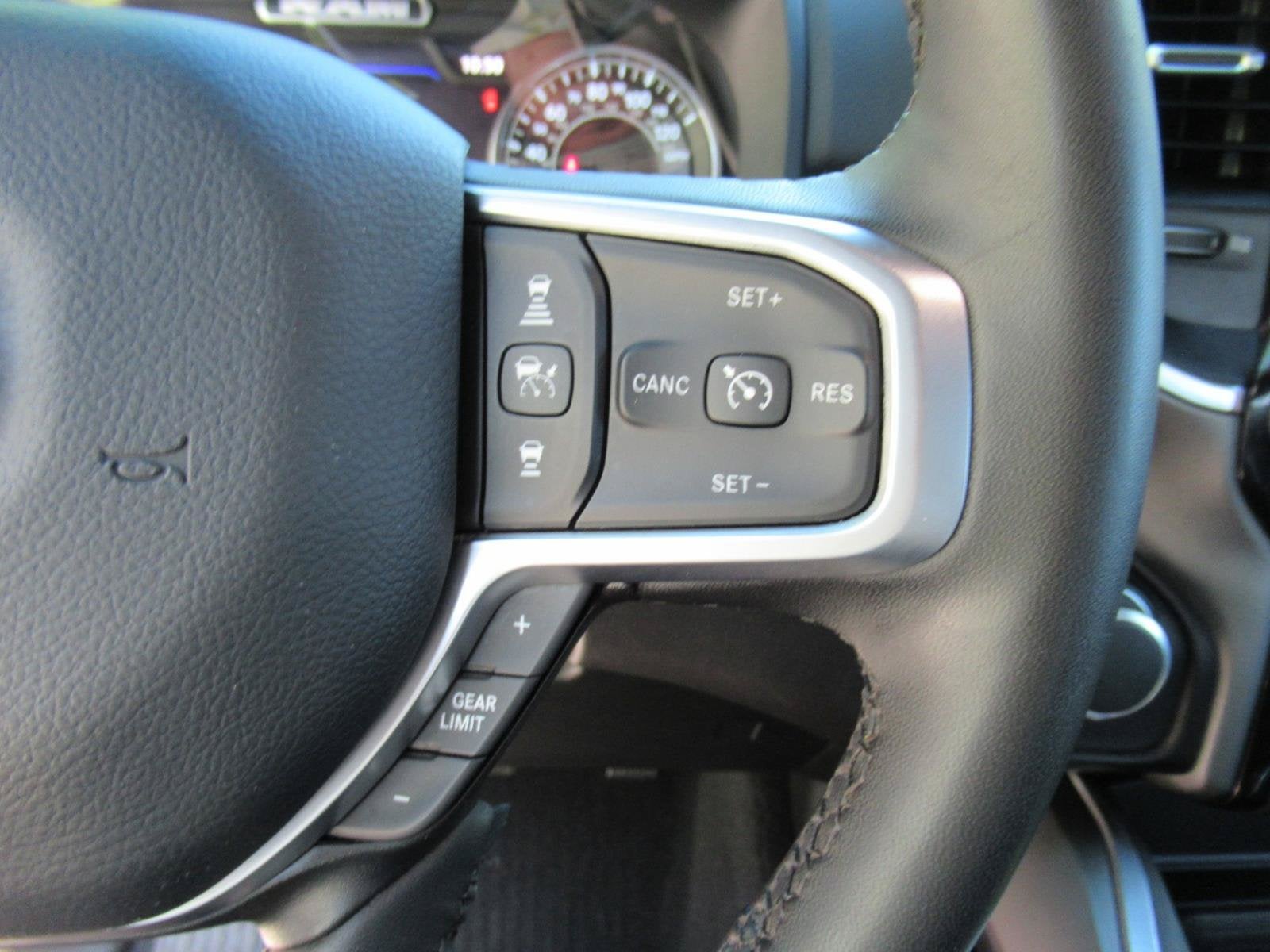 2025 RAM 1500 Big Horn Crew Cab 4x4 6'4' Box
