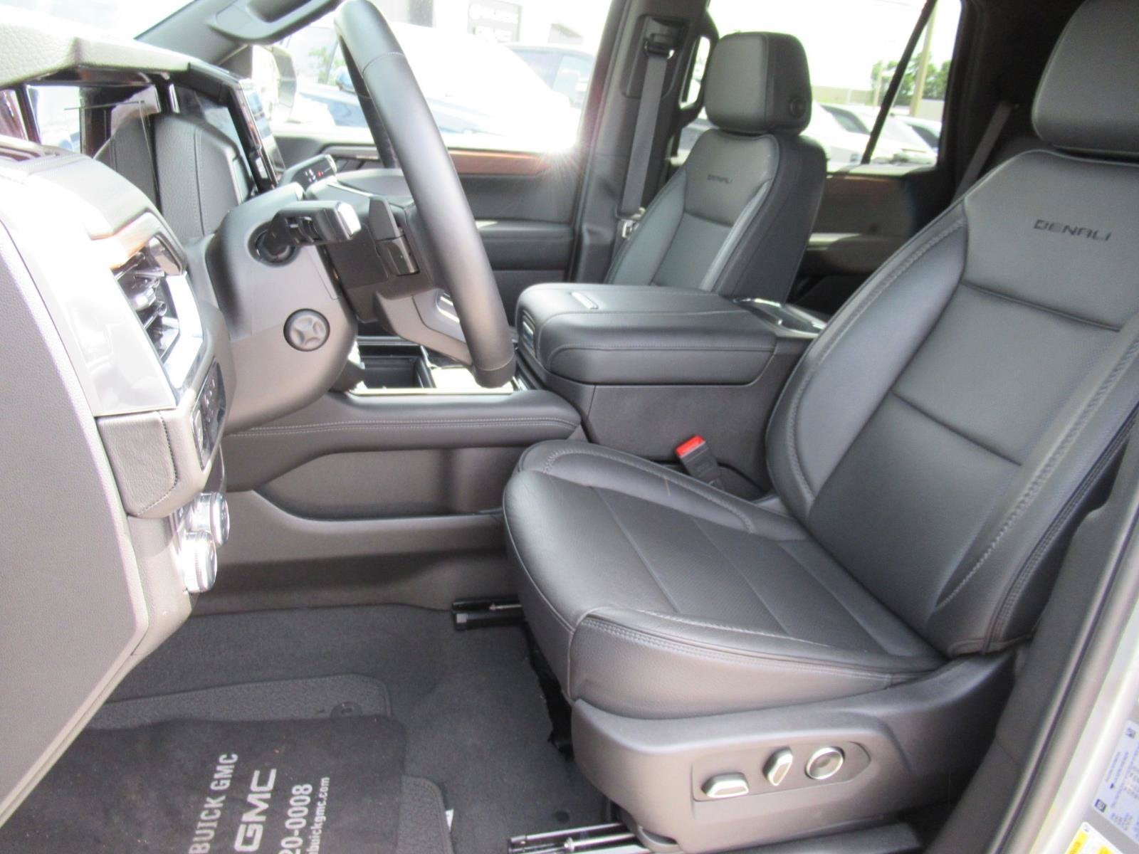 2025 GMC Yukon 4WD Denali