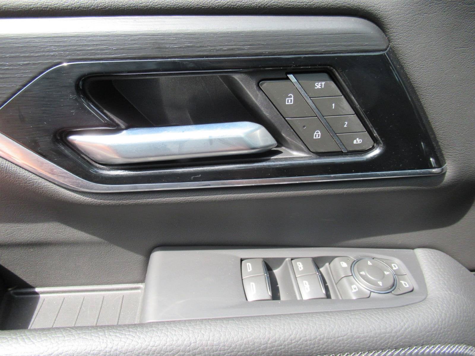 2025 GMC Yukon 4WD Denali