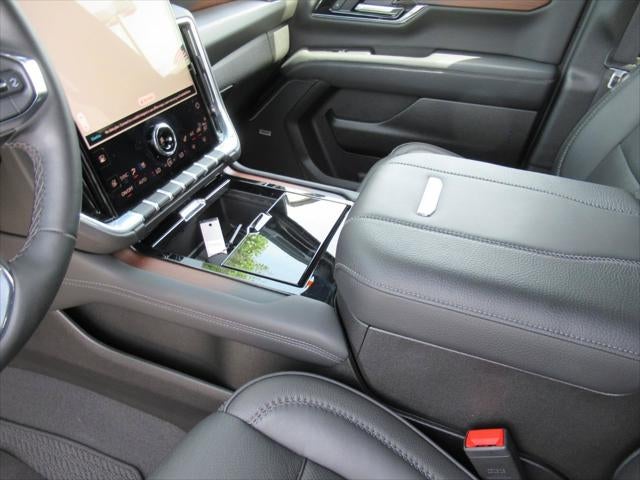 2025 GMC Yukon 4WD Denali