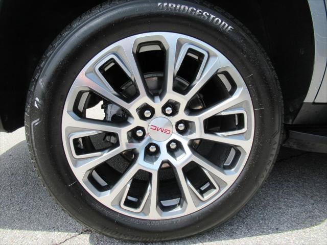 2025 GMC Yukon 4WD Denali