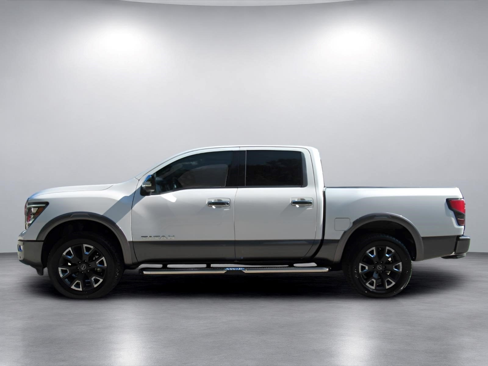 2023 Nissan TITAN Crew Cab Platinum Reserve 4x4