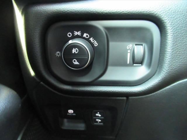 2025 RAM 1500 Big Horn Crew Cab 4x4 6'4' Box