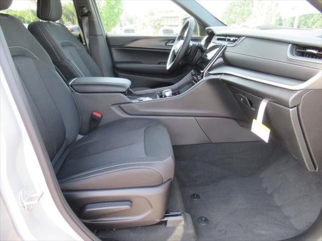 2026 Jeep Grand Cherokee GRAND CHEROKEE L LAREDO X 4X2