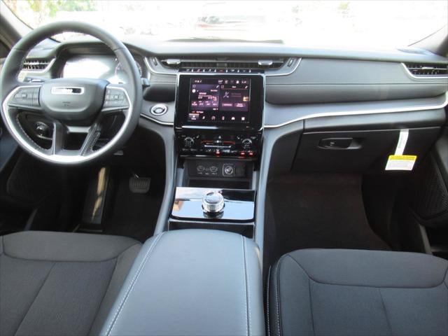 2026 Jeep Grand Cherokee GRAND CHEROKEE L LAREDO X 4X2