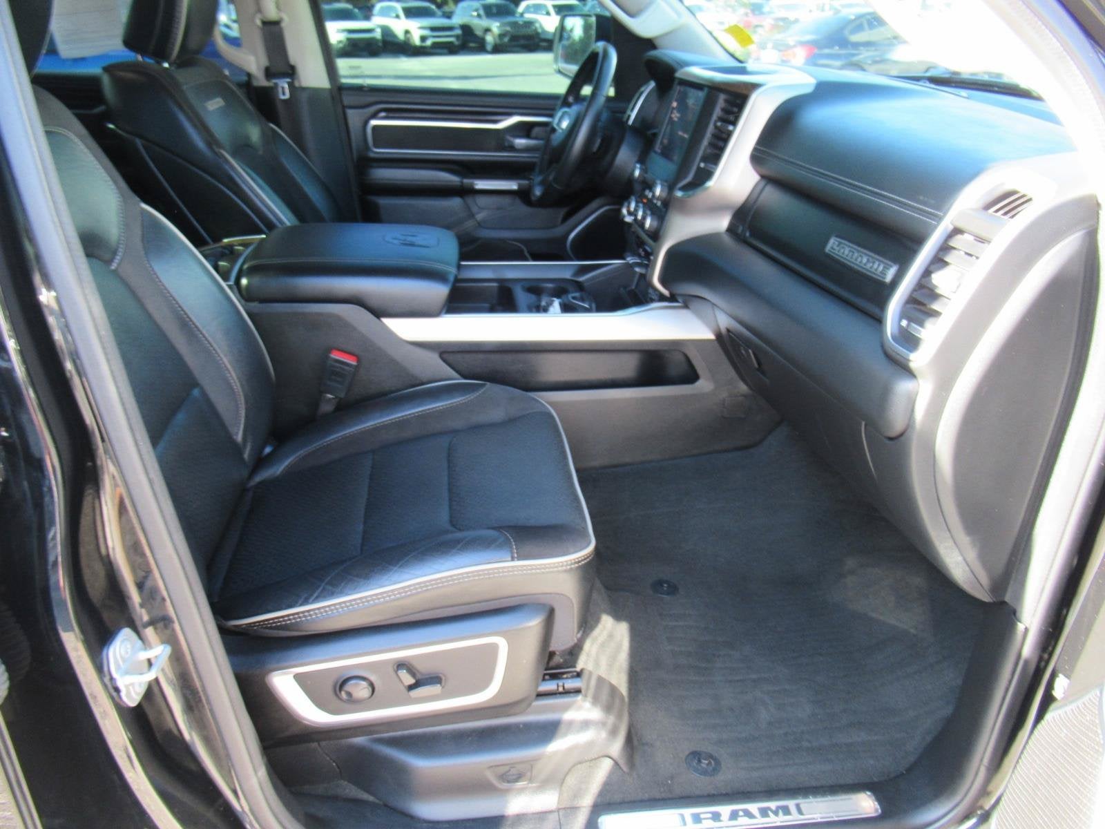 2022 RAM 1500 Laramie Crew Cab 4x2 5'7' Box