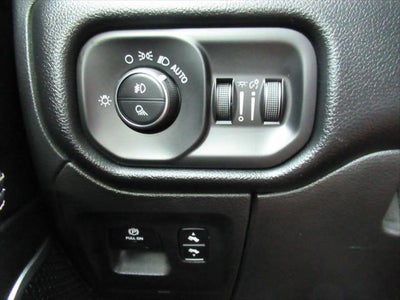 2020 RAM 1500 Laramie Crew Cab 4x2 5'7' Box