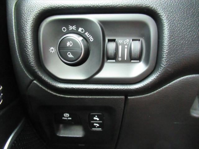 2020 RAM 1500 Laramie Crew Cab 4x2 5'7' Box