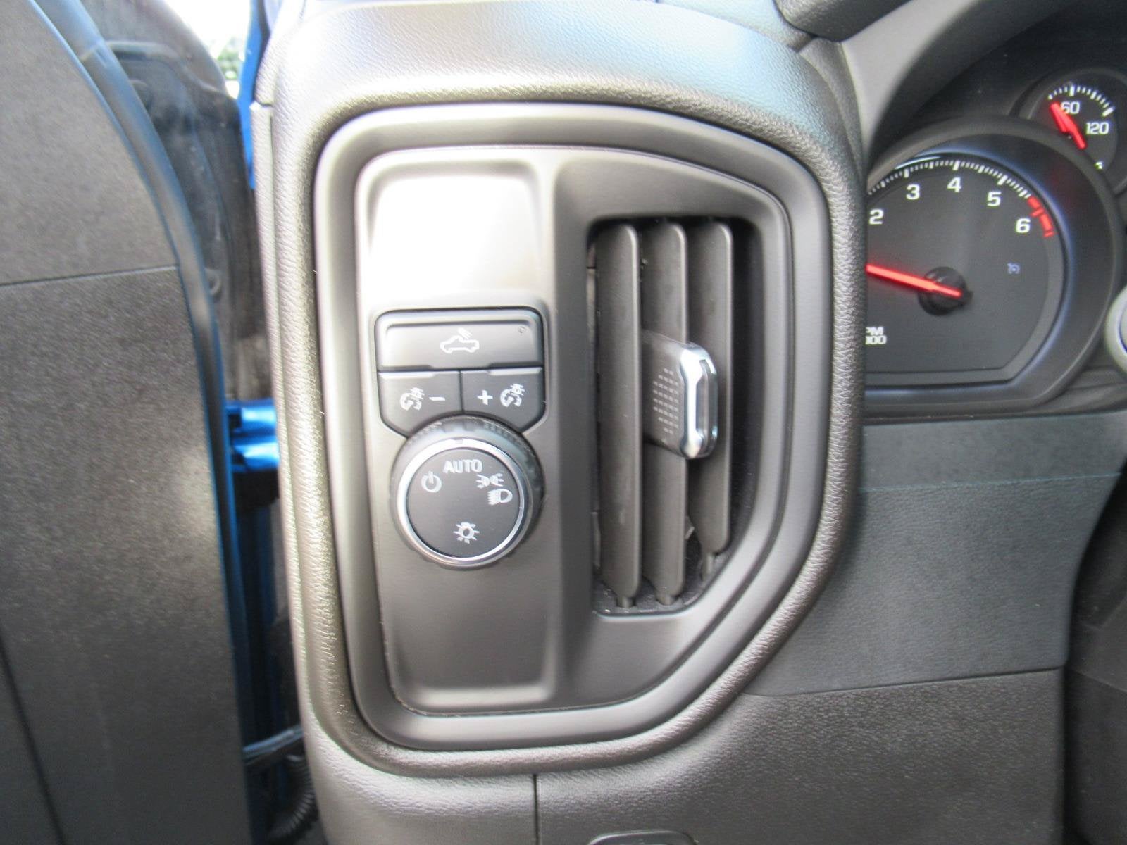 2024 Chevrolet Silverado 1500 2WD Crew Cab Short Bed Custom