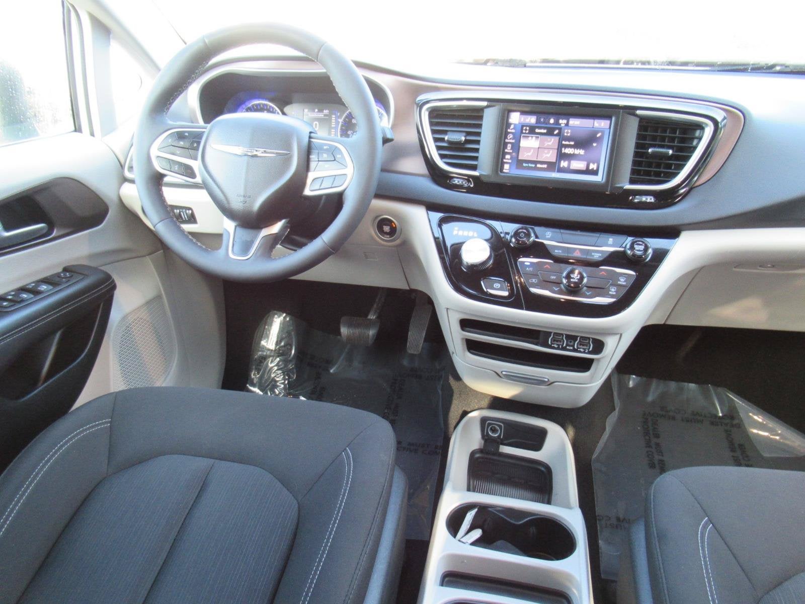 2024 Chrysler Voyager LX