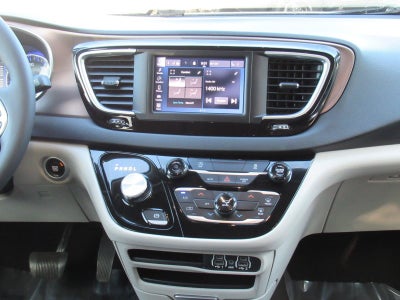 2024 Chrysler Voyager LX