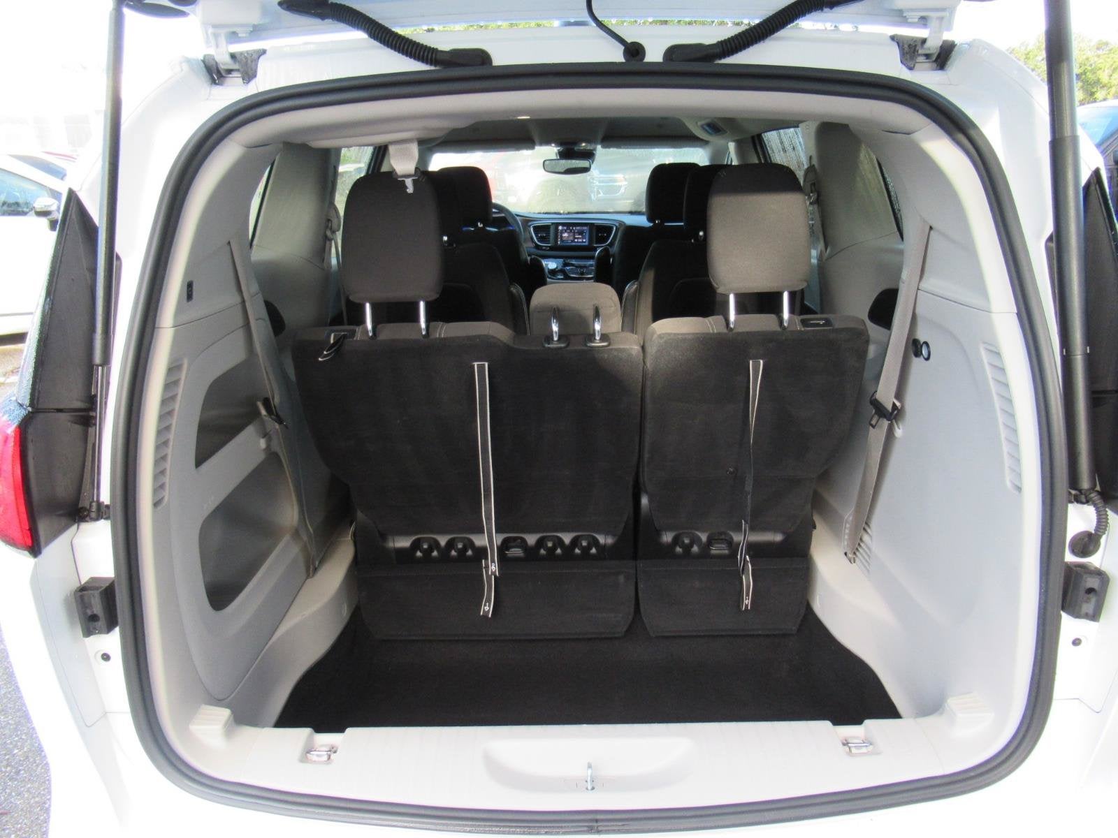 2024 Chrysler Voyager LX