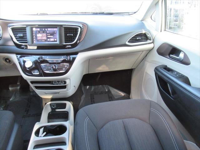 2024 Chrysler Voyager LX