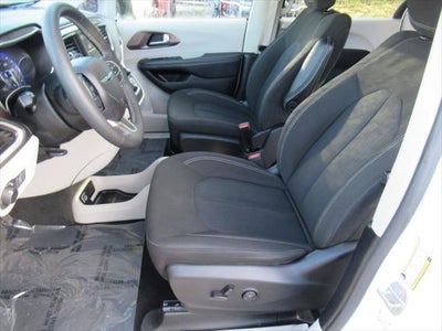 2024 Chrysler Voyager LX