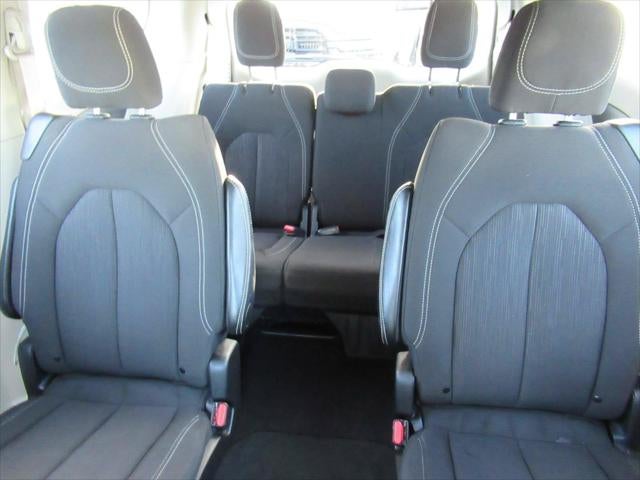 2024 Chrysler Voyager LX