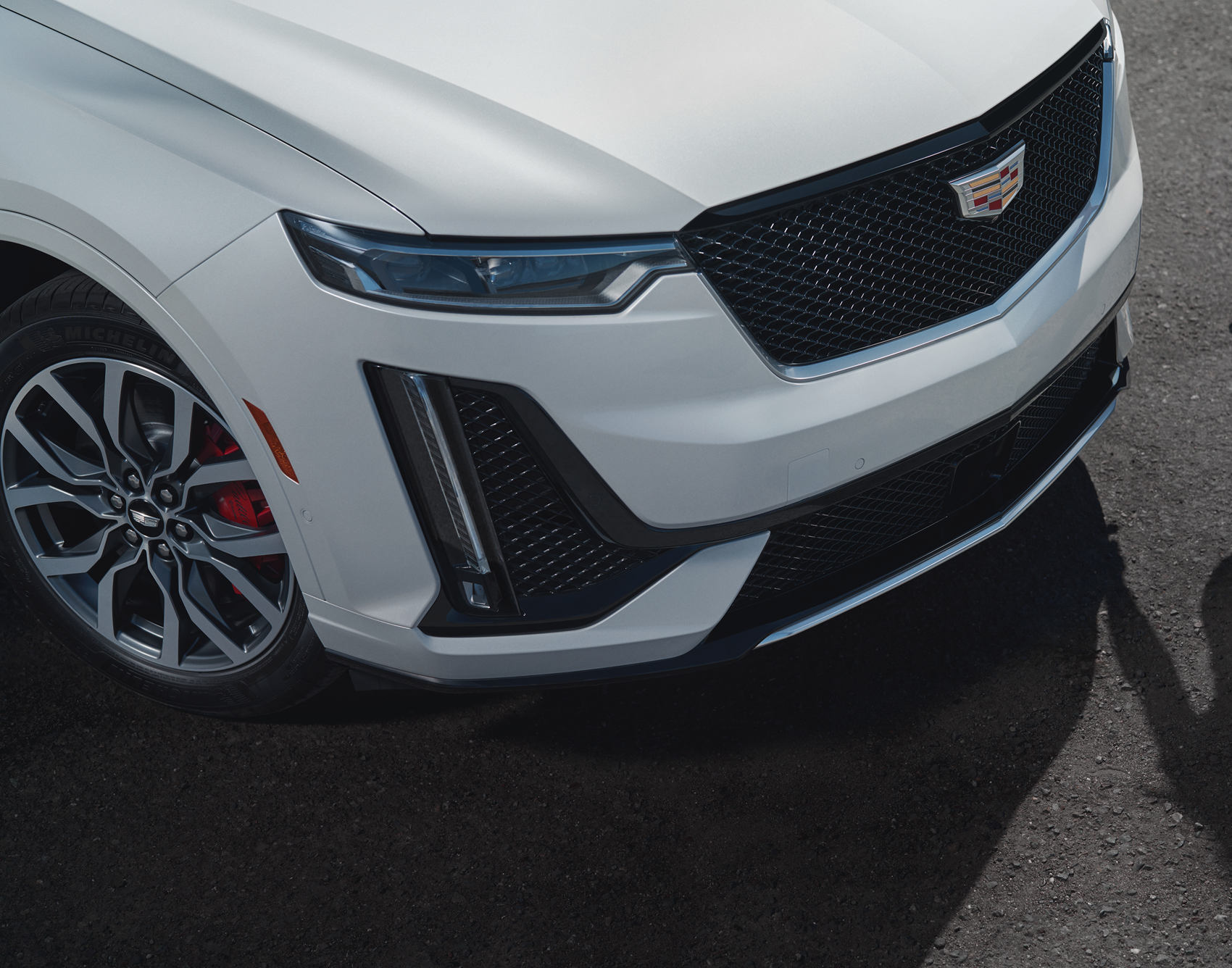 Close up detail image of a white cadillac XT6 hood
